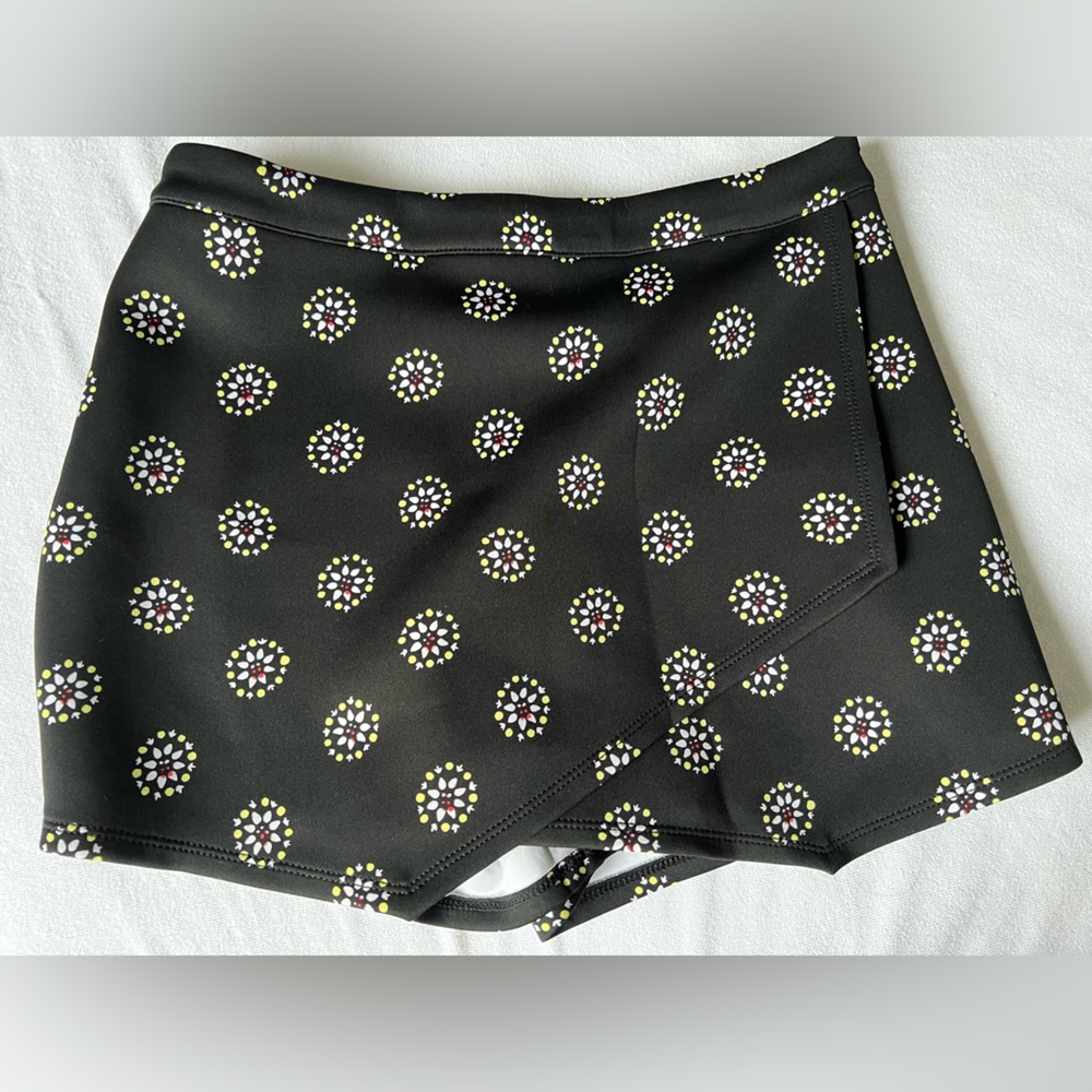 A & F women skort, size M, new